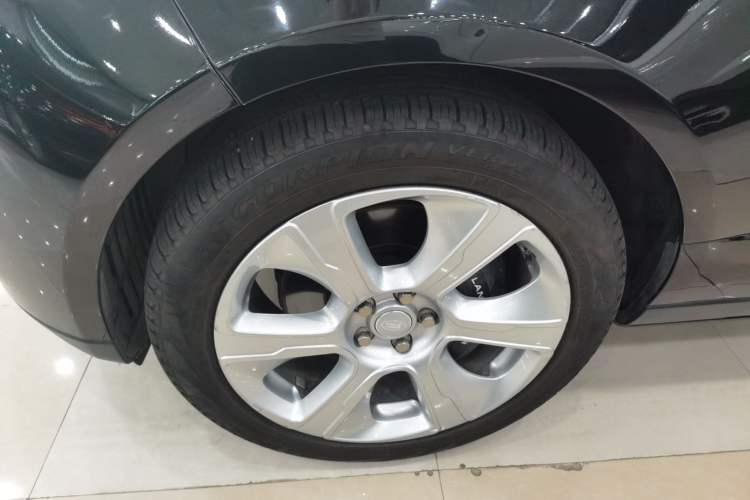 Used Land Rover Range 2020 3.0 L6 Long-Wheelbase Legacy Exterior 2