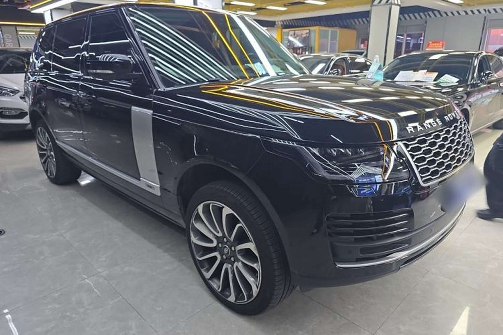 Used Land Rover Range 2020 3.0 L6 Long-Wheelbase Legacy Exterior 3