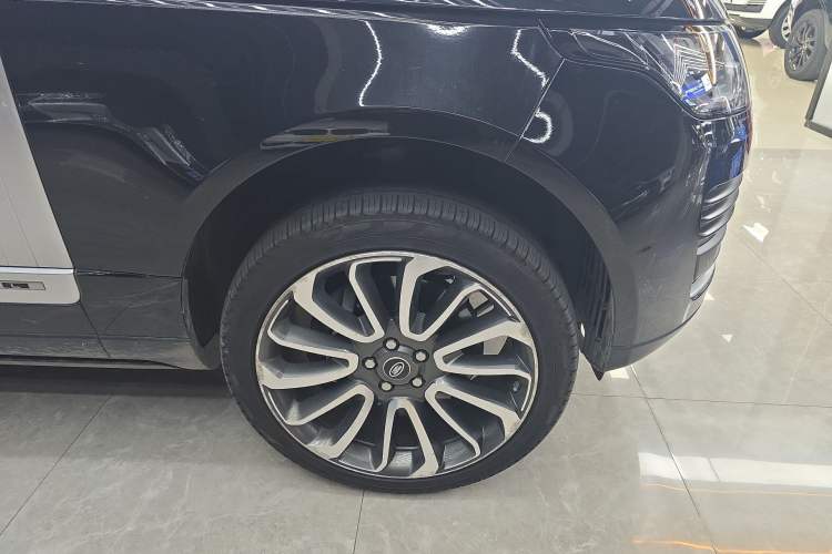 Used Land Rover Range 2020 3.0 L6 Long-Wheelbase Legacy Exterior 4