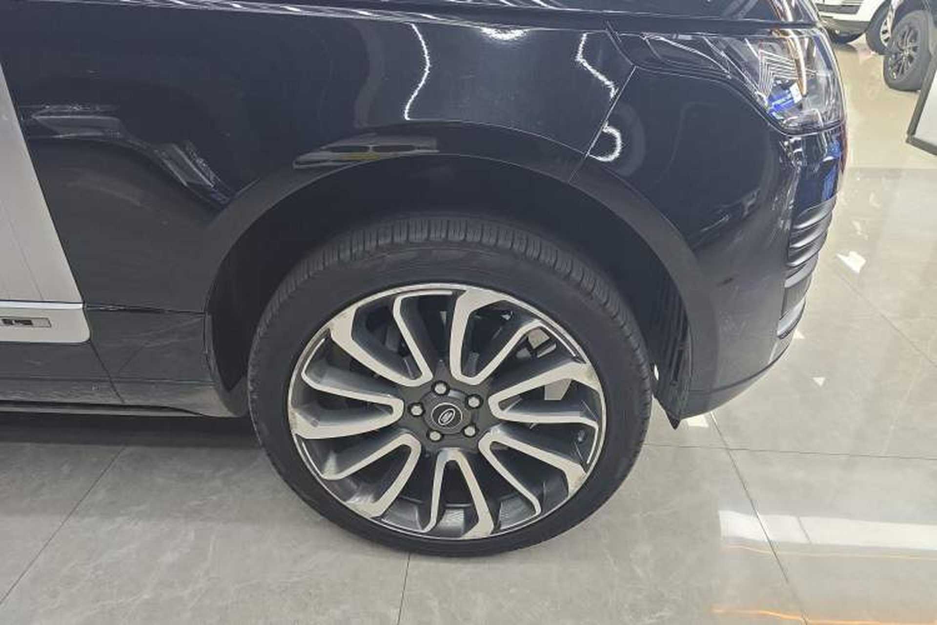 Used Land Rover Range 2020 3.0 L6 Long-Wheelbase Legacy Exterior 4