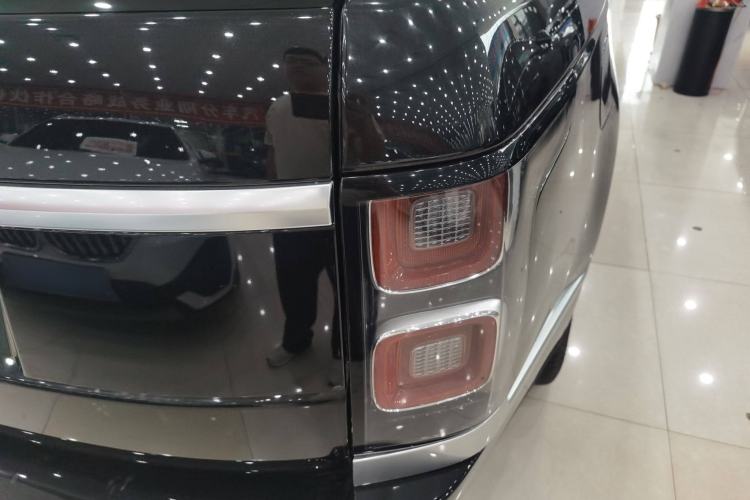 Used Land Rover Range 2020 3.0 L6 Long-Wheelbase Legacy Exterior 7