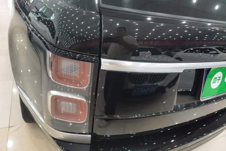 Used Land Rover Range 2020 3.0 L6 Long-Wheelbase Legacy Exterior 9