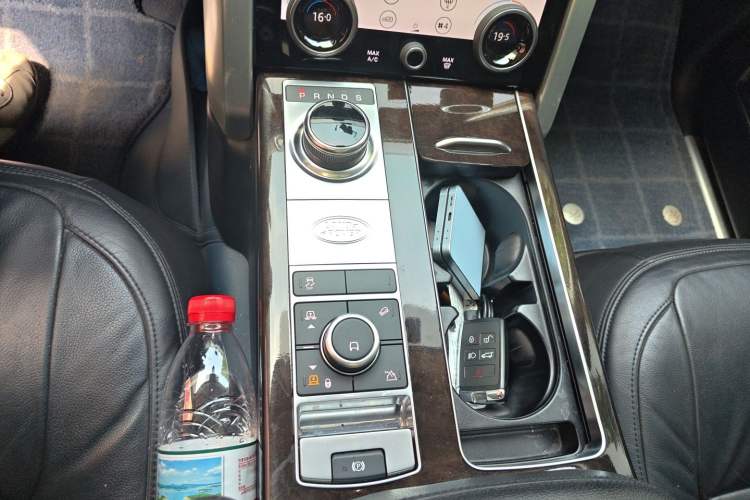 Used Land Rover Range 2020 3.0 L6 Grand Edition Gear Lever