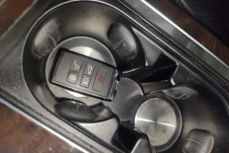 Used Land Rover Range 2020 3.0 L6 Grand Edition Interior 1