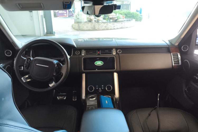 Used Land Rover Range 2020 3.0 L6 Long-Wheelbase Legacy Interior 2