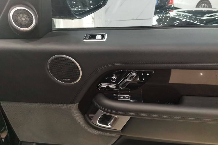 Used Land Rover Range 2020 3.0 L6 Long-Wheelbase Legacy Interior 2