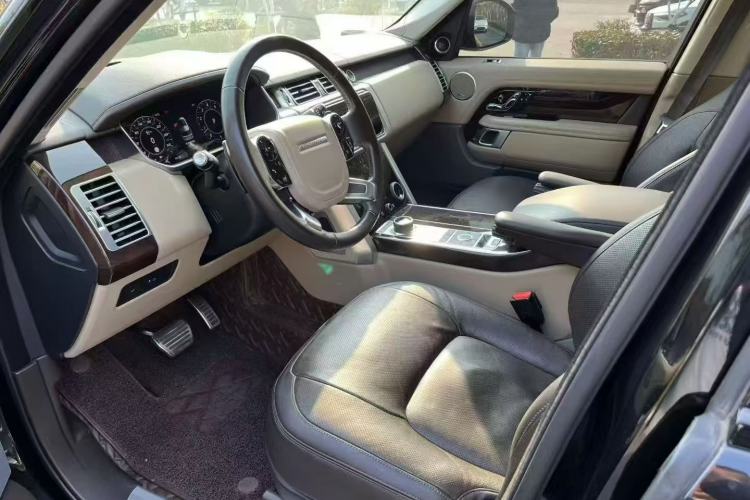 Used Land Rover Range 2020 3.0 L6 Long-Wheelbase Legacy Interior 2
