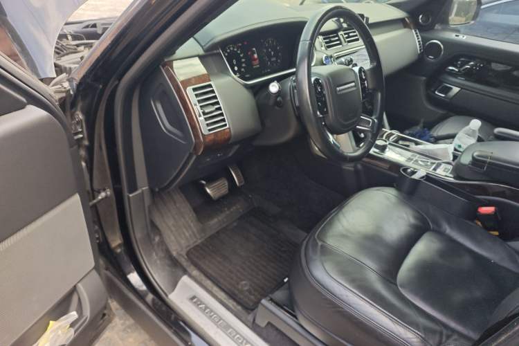 Used Land Rover Range 2020 3.0 L6 Long-Wheelbase Legacy Interior 3
