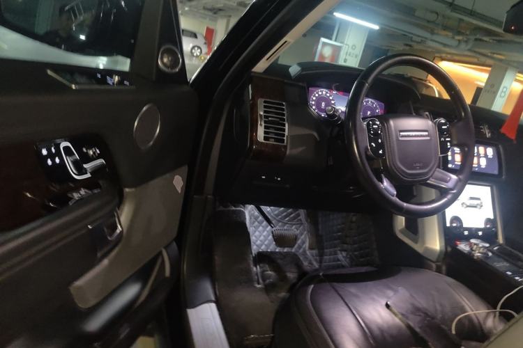 Used Land Rover Range 2020 3.0 L6 Grand Edition Interior 3