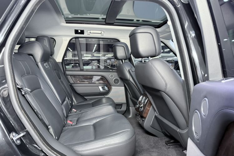 Used Land Rover Range 2020 3.0 L6 Grand Edition Interior 3