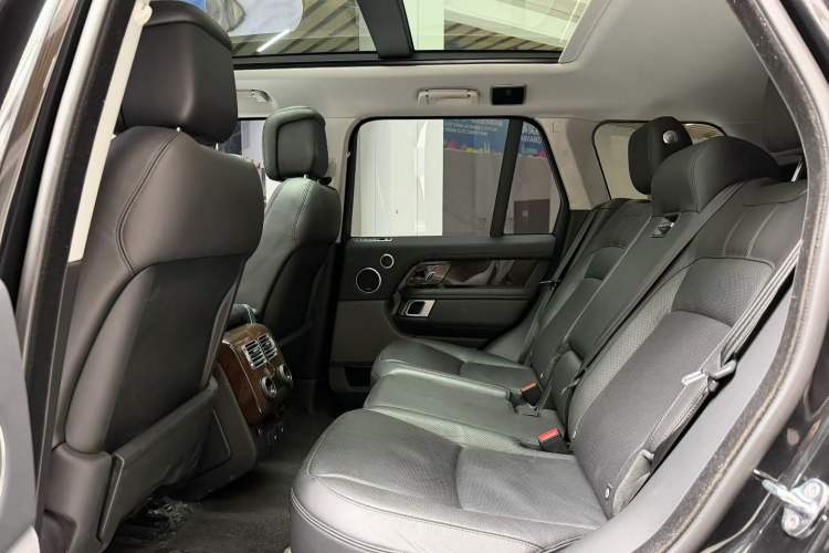 Used Land Rover Range 2020 3.0 L6 Legacy Edition Interior 3