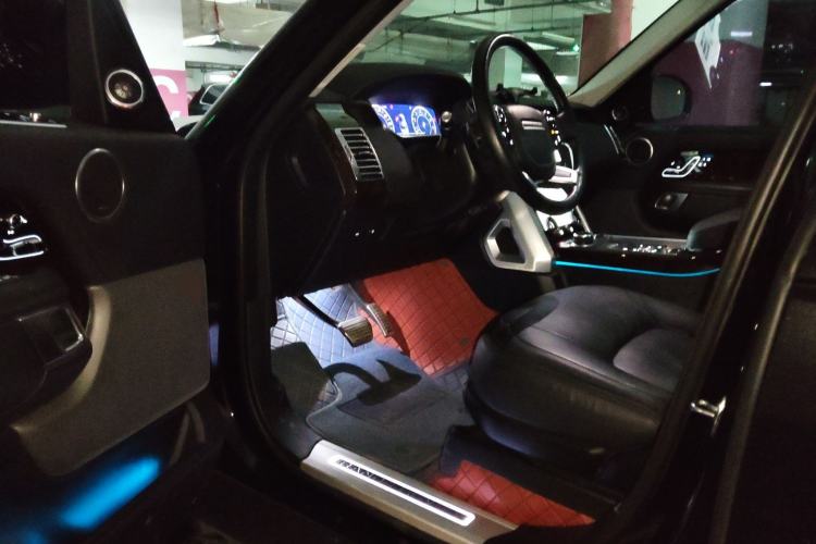 Used Land Rover Range 2020 3.0 L6 Long-Wheelbase Legacy Interior 3