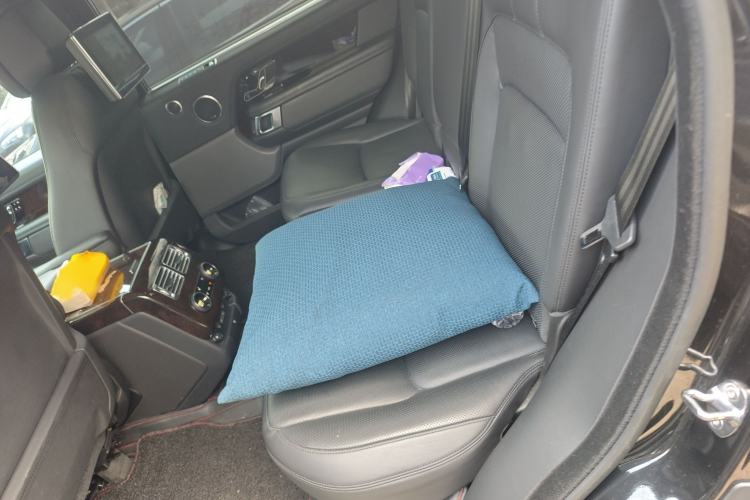 Used Land Rover Range 2020 3.0 L6 Long-Wheelbase Legacy Interior 4