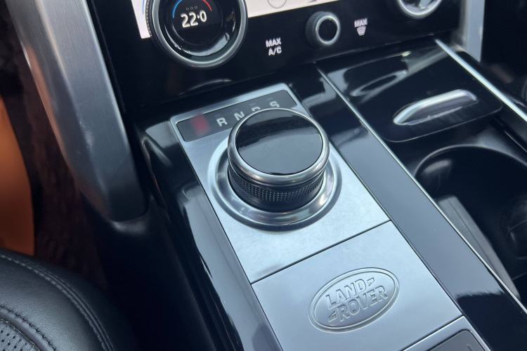Used Land Rover Range 2020 3.0 L6 Long-Wheelbase Legacy Interior 4