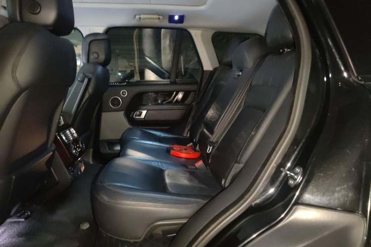 Used Land Rover Range 2020 3.0 L6 Grand Edition Interior 4