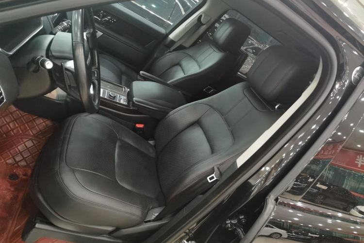 Used Land Rover Range 2020 3.0 L6 Long-Wheelbase Legacy Interior 4