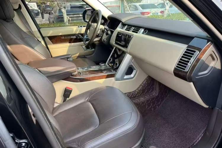 Used Land Rover Range 2020 3.0 L6 Long-Wheelbase Legacy Interior 4