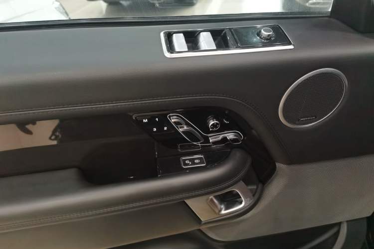 Used Land Rover Range 2020 3.0 L6 Long-Wheelbase Legacy Interior 5