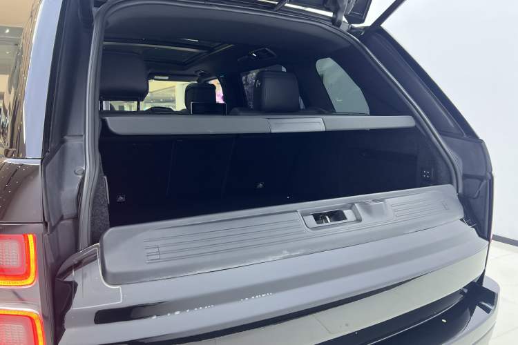 Used Land Rover Range 2020 3.0 L6 Long-Wheelbase Legacy Interior 8