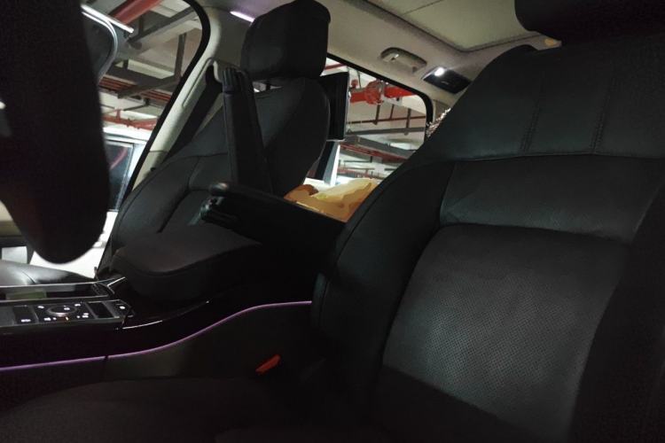 Used Land Rover Range 2020 3.0 L6 Long-Wheelbase Legacy Left Front Seat