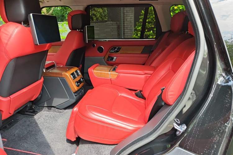 Used Land Rover Range 2020 3.0 L6 Prestige Extended-Length Version Left Rear Seat