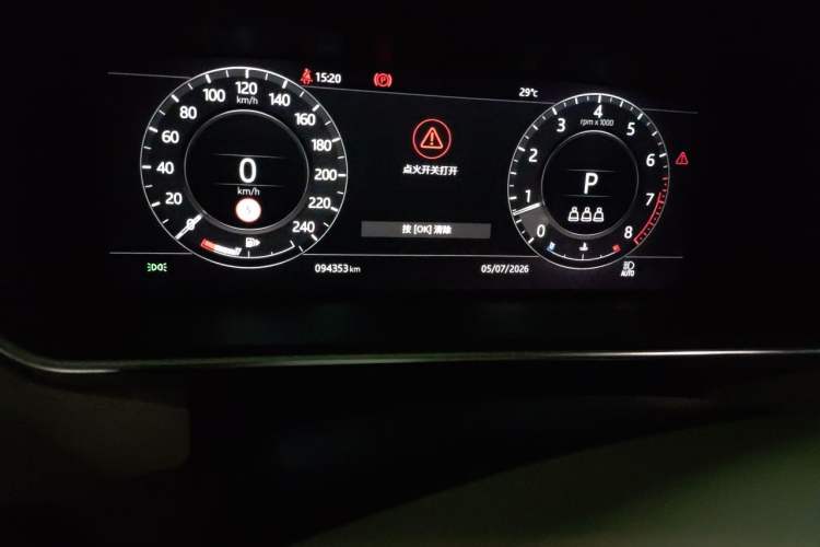 Used Land Rover Range 2020 3.0 L6 Long-Wheelbase Legacy Odometer Close Up