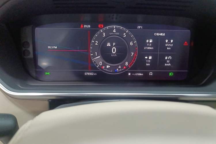Used Land Rover Range 2020 3.0 L6 Long-Wheelbase Legacy Odometer Close Up