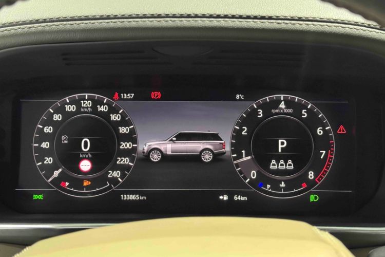 Used Land Rover Range 2020 3.0 L6 Long-Wheelbase Legacy Odometer Close Up