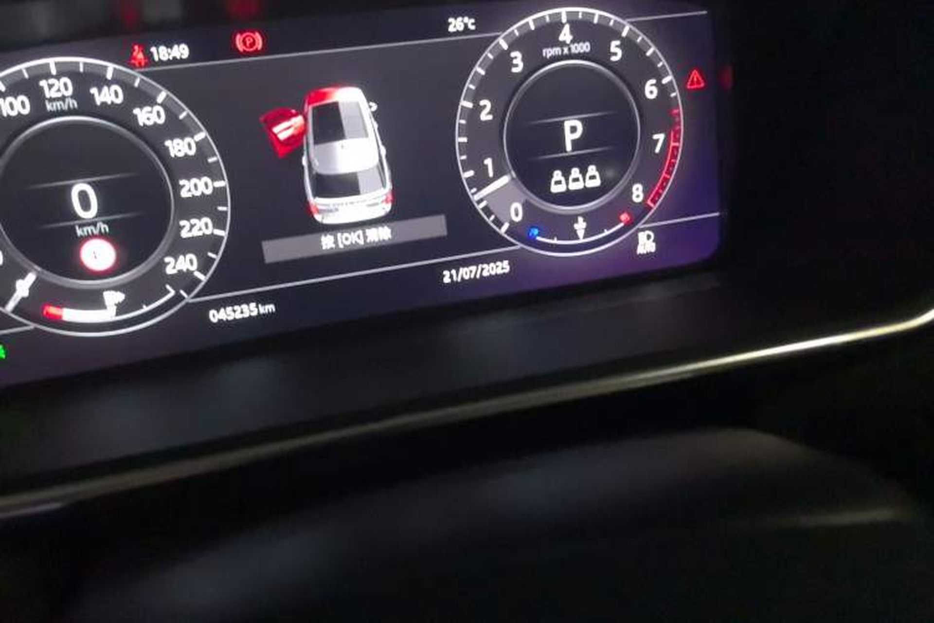 Used Land Rover Range 2020 3.0 L6 Long-Wheelbase Legacy Odometer Close Up