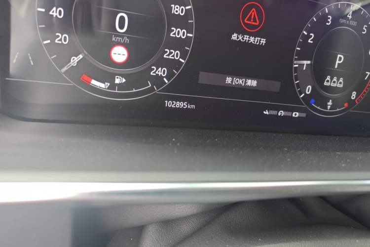 Used Land Rover Range 2020 3.0 L6 Legacy Edition Odometer Close Up