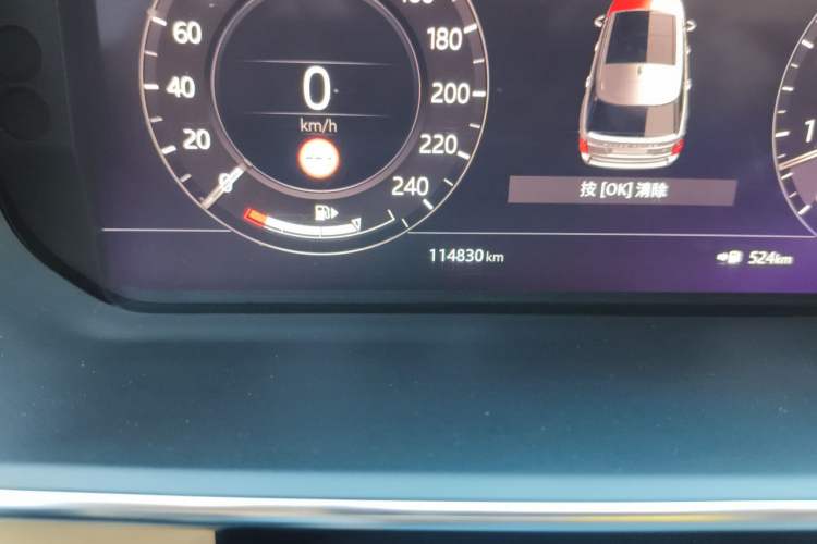 Used Land Rover Range 2020 3.0 L6 Legacy Edition Odometer Close Up