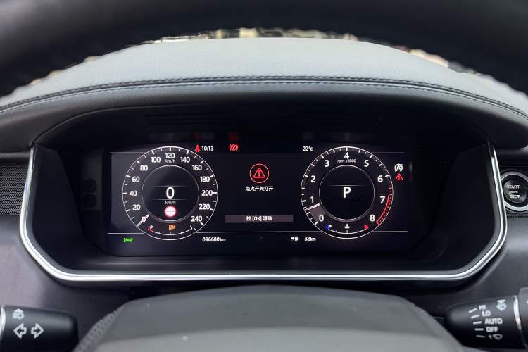 Used Land Rover Range 2020 3.0 L6 Long-Wheelbase Legacy Odometer Close Up