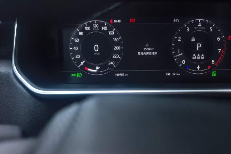 Used Land Rover Range 2020 3.0 L6 Grand Edition Odometer Close Up