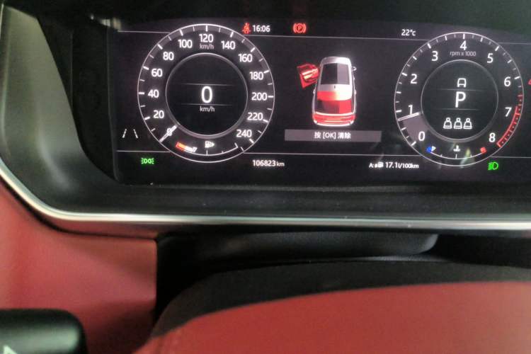 Used Land Rover Range 2020 3.0 L6 Long-Wheelbase Legacy Odometer Close Up