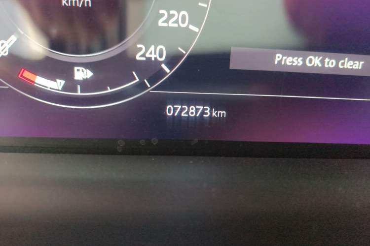 Used Land Rover Range 2020 3.0 L6 Grand Edition Odometer Close Up
