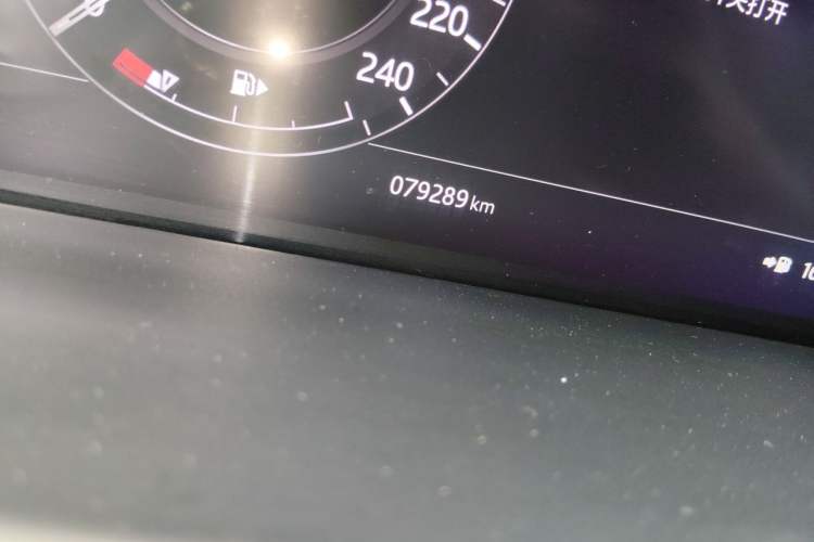 Used Land Rover Range 2020 3.0 L6 Grand Edition Odometer Close Up