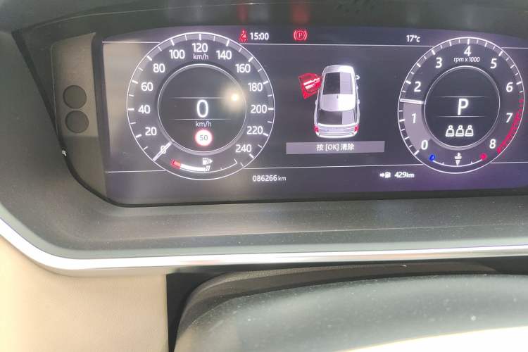 Used Land Rover Range 2020 3.0 L6 Long-Wheelbase Legacy Odometer Close Up