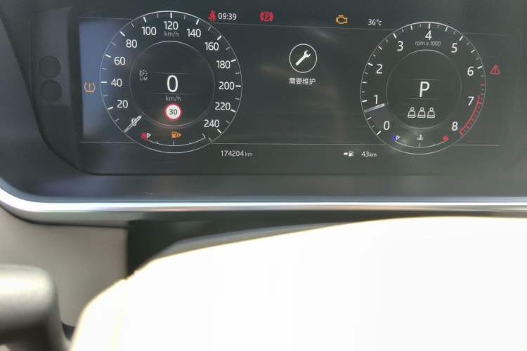 Used Land Rover Range 2020 3.0 L6 Long-Wheelbase Legacy Odometer Close Up