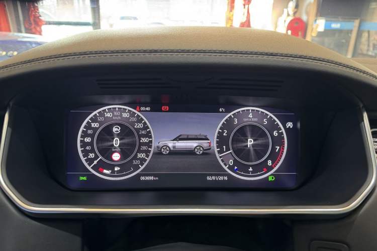 Used Land Rover Range 2020 3.0 L6 Long-Wheelbase Legacy Odometer Close Up