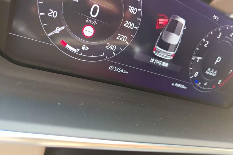 Used Land Rover Range 2020 3.0 L6 Long-Wheelbase Legacy Odometer Close Up