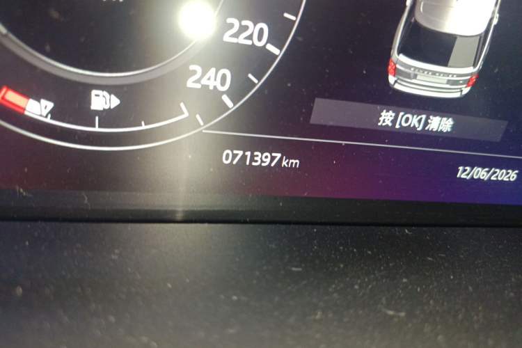 Used Land Rover Range  Odometer Close Up