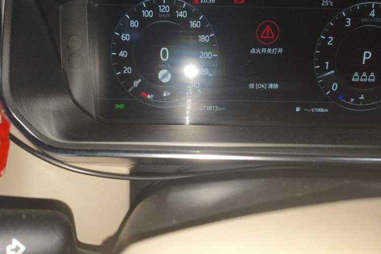 Used Land Rover Range 2020 3.0 L6 Long-Wheelbase Legacy Odometer Close Up