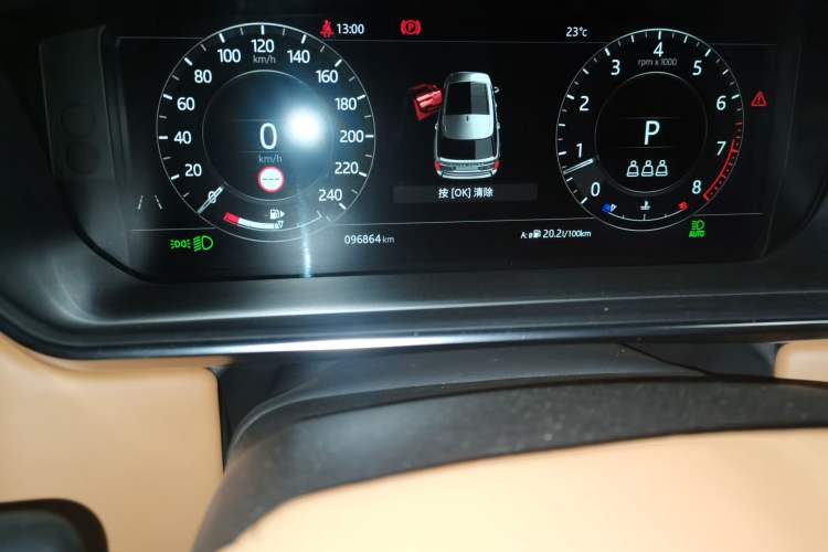 Used Land Rover Range 2020 3.0 L6 Long-Wheelbase Legacy Odometer Close Up