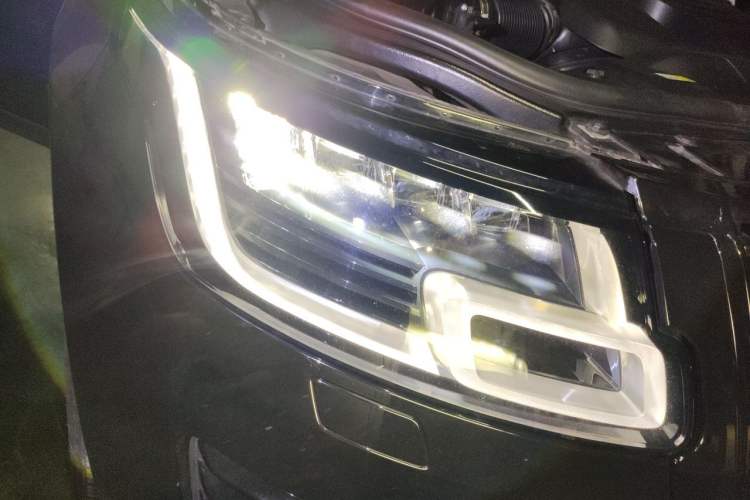 Used Land Rover Range 2020 3.0 L6 Long-Wheelbase Legacy Right Front Headlight
