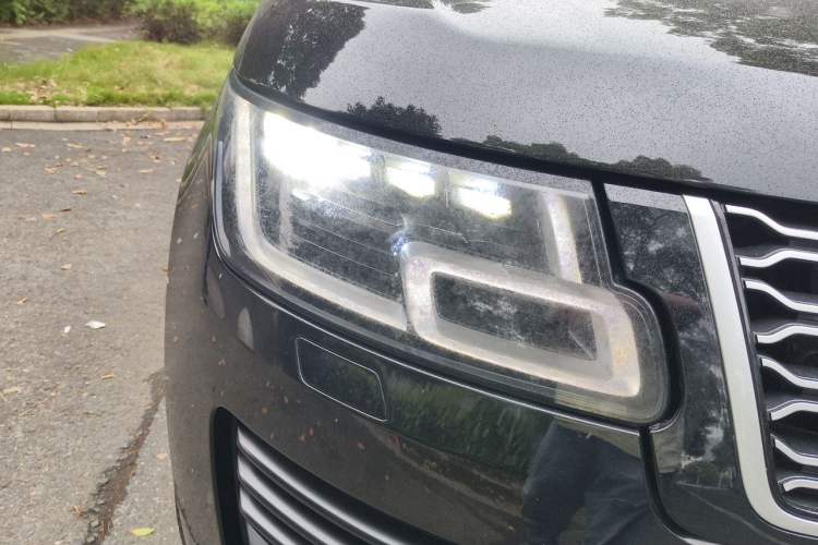 Used Land Rover Range 2020 3.0 L6 Long-Wheelbase Legacy Right Front Headlight