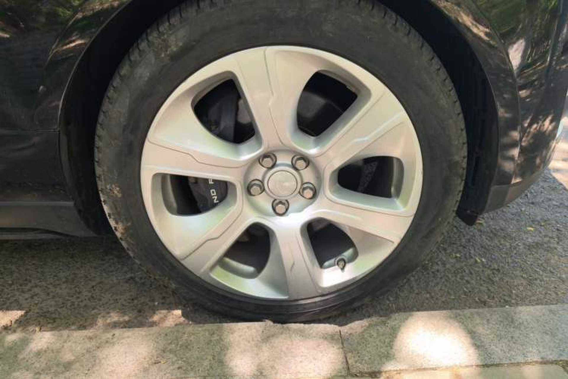 Used Land Rover Range 2020 3.0 L6 Long-Wheelbase Legacy Right Front Wheel Hub