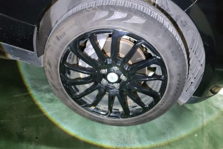 Used Land Rover Range 2020 3.0 L6 Long-Wheelbase Legacy Right Front Wheel Hub