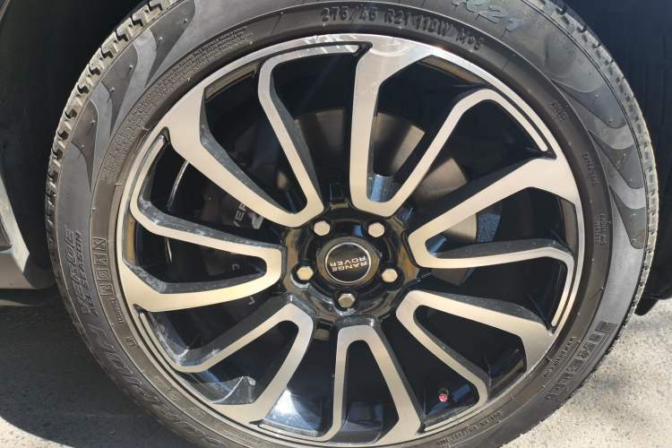 Used Land Rover Range 2020 3.0 L6 Long-Wheelbase Legacy Right Front Wheel Hub