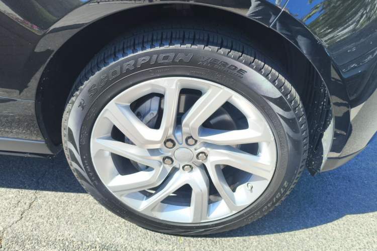 Used Land Rover Range 2020 3.0 L6 Legacy Edition Right Front Wheel Hub
