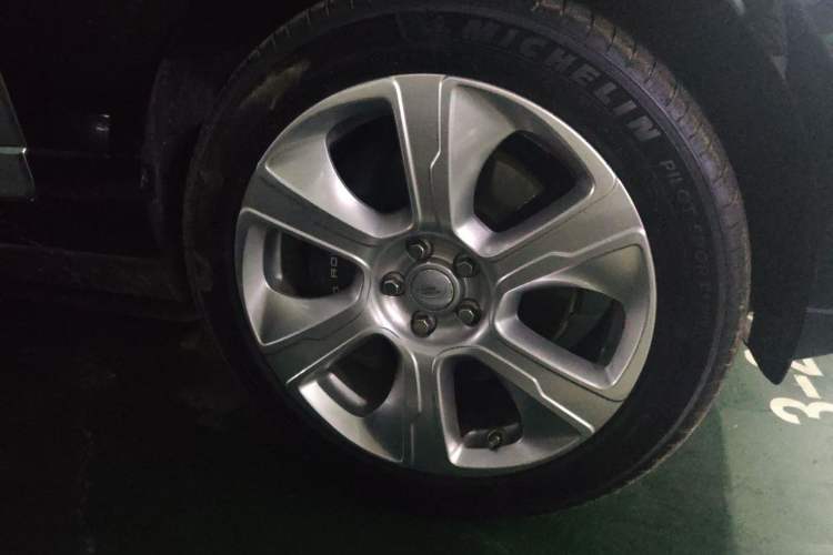 Used Land Rover Range 2020 3.0 L6 Long-Wheelbase Legacy Right Front Wheel Hub